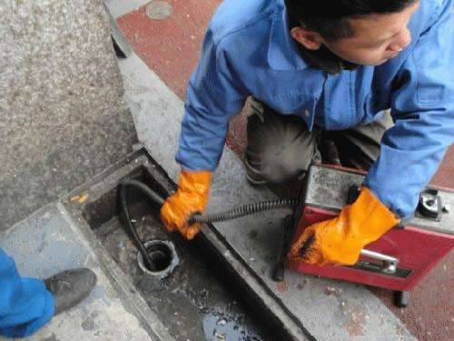 兴隆华侨农场疏通下水道