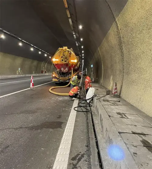 兴隆华侨农场隧道排水渠清淤